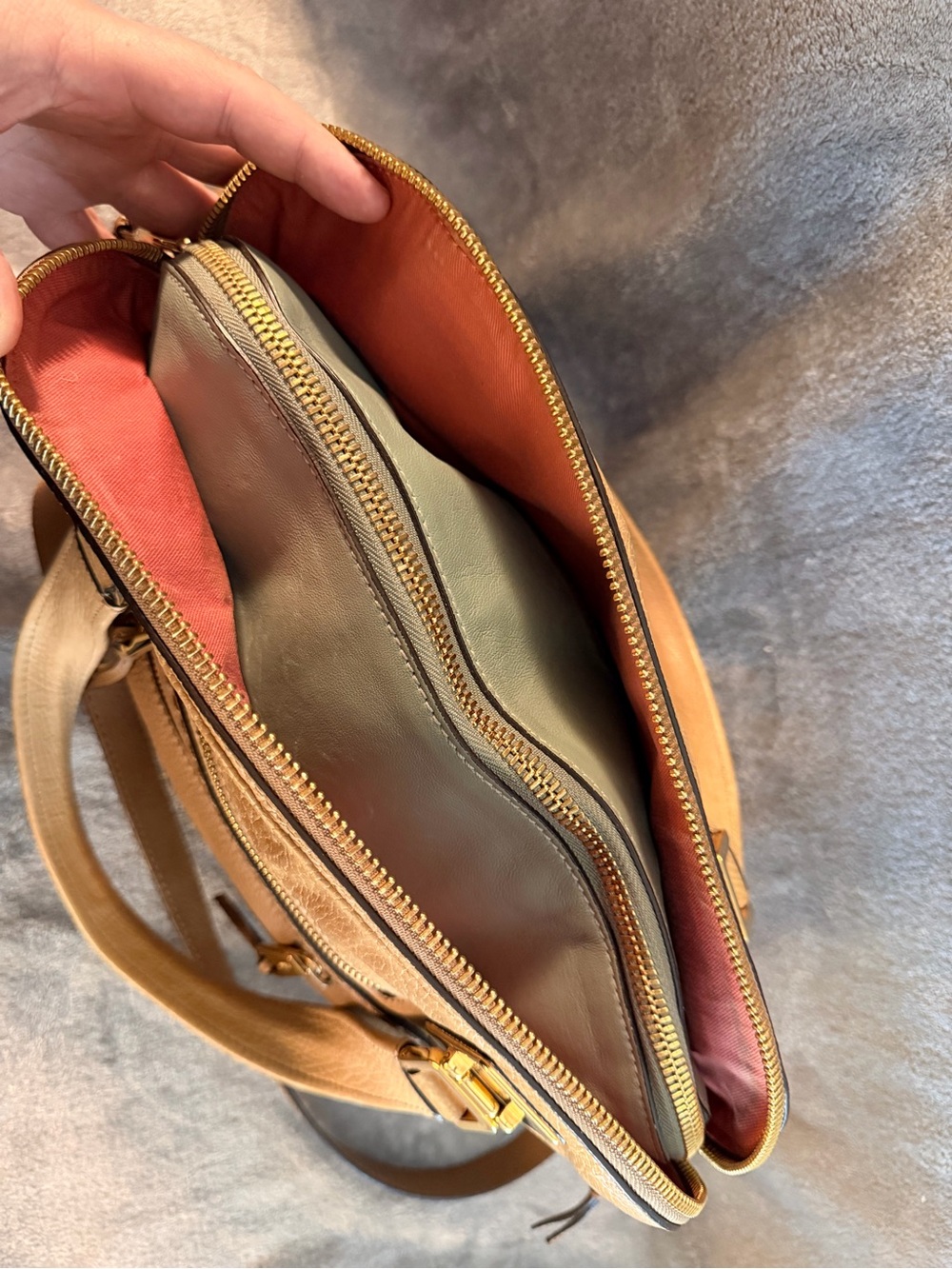 Chloé Two-Way Tan and Cream Leather Shoulder Bag with Gold Hardware - Authentic - Picture 9 of 13